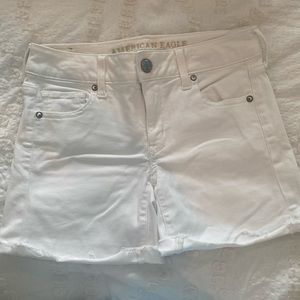 AMERICAN EAGLE NEXT LEVEL STRETCH X WHITE JEAN SHORTS